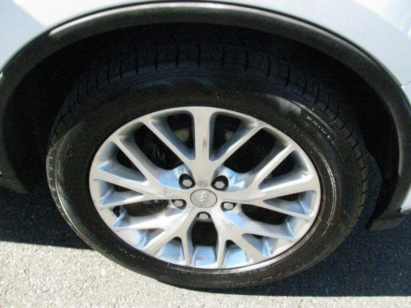 2016 White Dodge Durango SXT (1C4RDHAG3GC) with an Pentastar 3.6L V-6 DOHC engine, Automatic transmission, located at 2443 Albert Pike, Hot Springs, AR, 71913, (501) 623-6255, 34.492222, -93.109993 - Photo#6