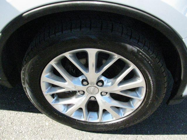 2016 White Dodge Durango SXT (1C4RDHAG3GC) with an Pentastar 3.6L V-6 DOHC engine, Automatic transmission, located at 2443 Albert Pike, Hot Springs, AR, 71913, (501) 623-6255, 34.492222, -93.109993 - Photo#6