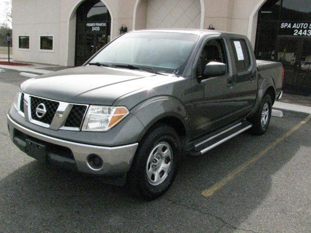 2008 Gray Nissan Frontier SE (1N6AD07U78C) with an VQ 4L V-6 DOHC engine, Automatic transmission, located at 2443 Albert Pike, Hot Springs, AR, 71913, (501) 623-6255, 34.492222, -93.109993 - Photo#5