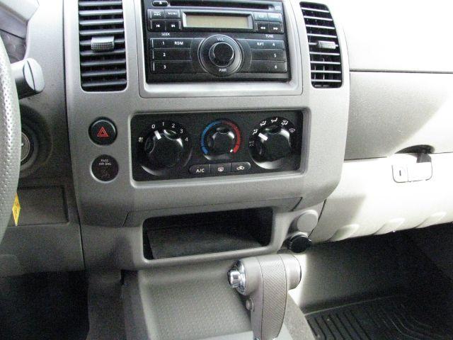 2008 Gray Nissan Frontier SE (1N6AD07U78C) with an VQ 4L V-6 DOHC engine, Automatic transmission, located at 2443 Albert Pike, Hot Springs, AR, 71913, (501) 623-6255, 34.492222, -93.109993 - Photo#9