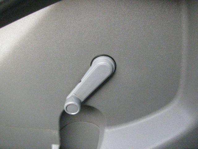 2008 Gray Nissan Frontier SE (1N6AD07U78C) with an VQ 4L V-6 DOHC engine, Automatic transmission, located at 2443 Albert Pike, Hot Springs, AR, 71913, (501) 623-6255, 34.492222, -93.109993 - Photo#10