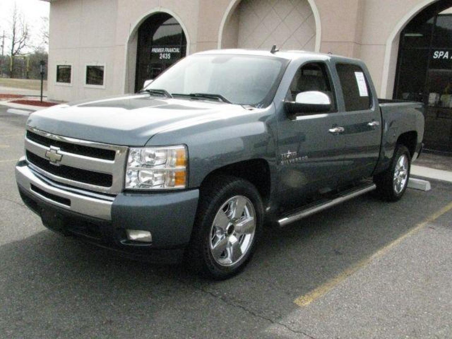 2011 Gray Chevrolet Silverado 1500 LT (3GCPCSE06BG) with an 5.3L engine, Automatic transmission, located at 2443 Albert Pike, Hot Springs, AR, 71913, (501) 623-6255, 34.492222, -93.109993 - Photo#6