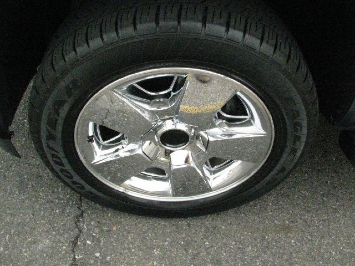 2011 Gray Chevrolet Silverado 1500 LT (3GCPCSE06BG) with an 5.3L engine, Automatic transmission, located at 2443 Albert Pike, Hot Springs, AR, 71913, (501) 623-6255, 34.492222, -93.109993 - Photo#7