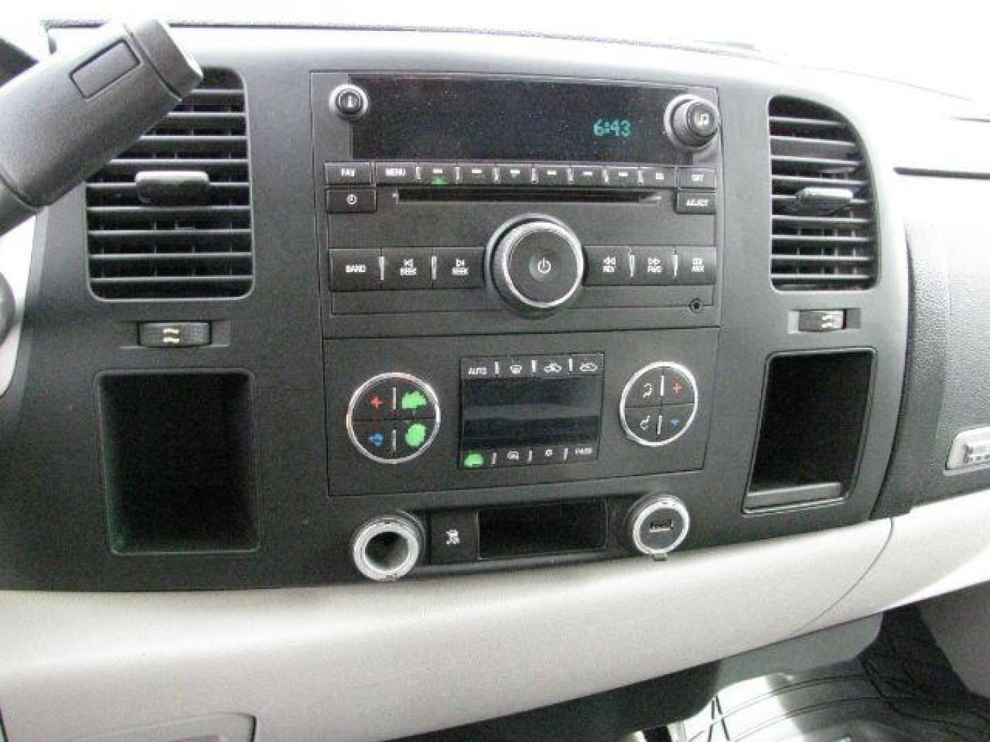 2011 Gray Chevrolet Silverado 1500 LT (3GCPCSE06BG) with an 5.3L engine, Automatic transmission, located at 2443 Albert Pike, Hot Springs, AR, 71913, (501) 623-6255, 34.492222, -93.109993 - Photo#10