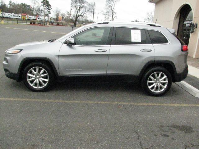 2016 Silver Jeep Cherokee Limited (1C4PJLDBXGW) with an Tigershark MultiAir 2.4L I-4 variable valve contro engine, Automatic transmission, located at 2443 Albert Pike, Hot Springs, AR, 71913, (501) 623-6255, 34.492222, -93.109993 - Photo#1