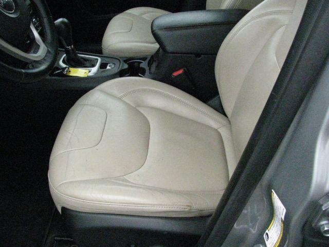 2016 Silver Jeep Cherokee Limited (1C4PJLDBXGW) with an Tigershark MultiAir 2.4L I-4 variable valve contro engine, Automatic transmission, located at 2443 Albert Pike, Hot Springs, AR, 71913, (501) 623-6255, 34.492222, -93.109993 - Photo#8