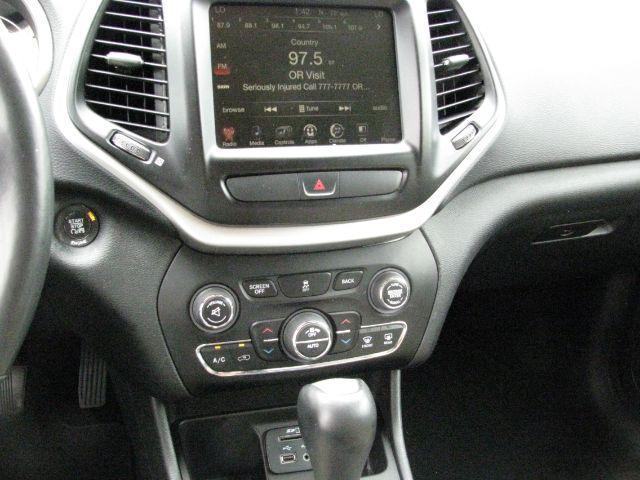 2016 Silver Jeep Cherokee Limited (1C4PJLDBXGW) with an Tigershark MultiAir 2.4L I-4 variable valve contro engine, Automatic transmission, located at 2443 Albert Pike, Hot Springs, AR, 71913, (501) 623-6255, 34.492222, -93.109993 - Photo#9