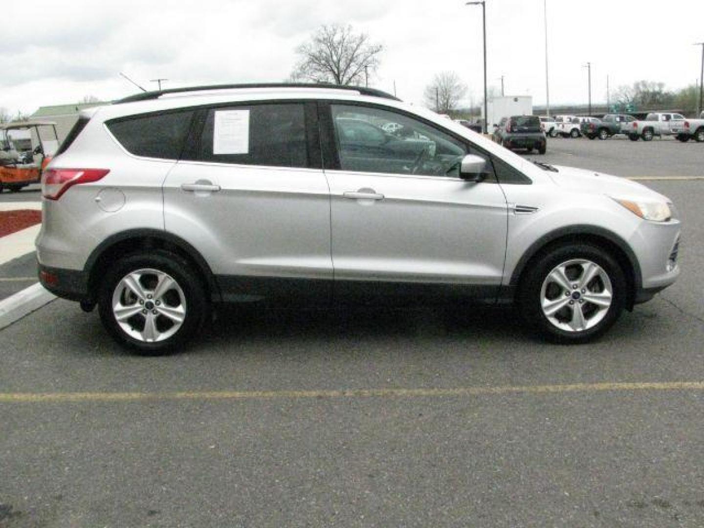 2016 Silver Ford Escape SE (1FMCU9G92GU) with an EcoBoost 2L I-4 gasoline direct injection engine, Automatic transmission, located at 2443 Albert Pike, Hot Springs, AR, 71913, (501) 623-6255, 34.492222, -93.109993 - Photo#4