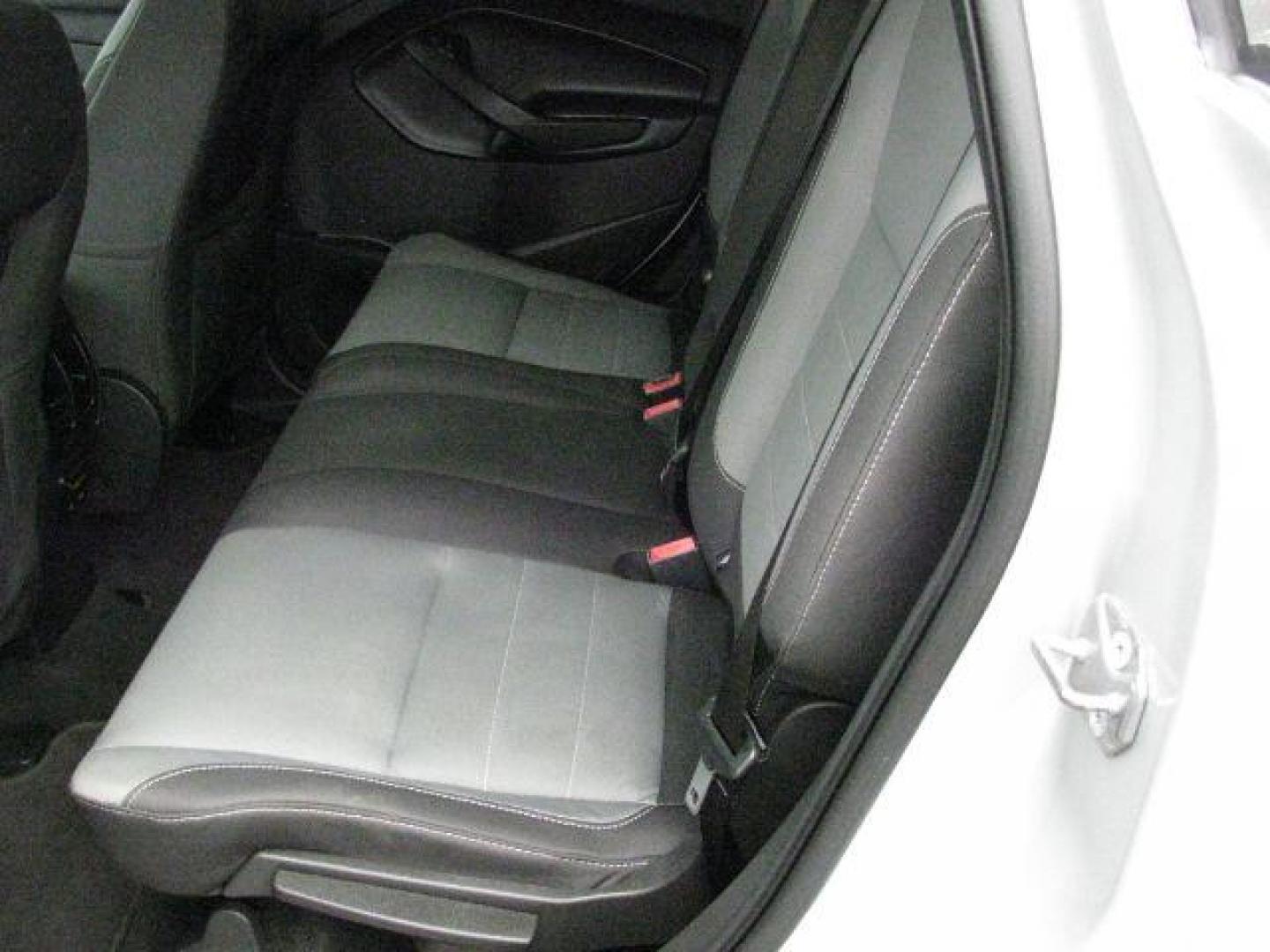 2016 Silver Ford Escape SE (1FMCU9G92GU) with an EcoBoost 2L I-4 gasoline direct injection engine, Automatic transmission, located at 2443 Albert Pike, Hot Springs, AR, 71913, (501) 623-6255, 34.492222, -93.109993 - Photo#7