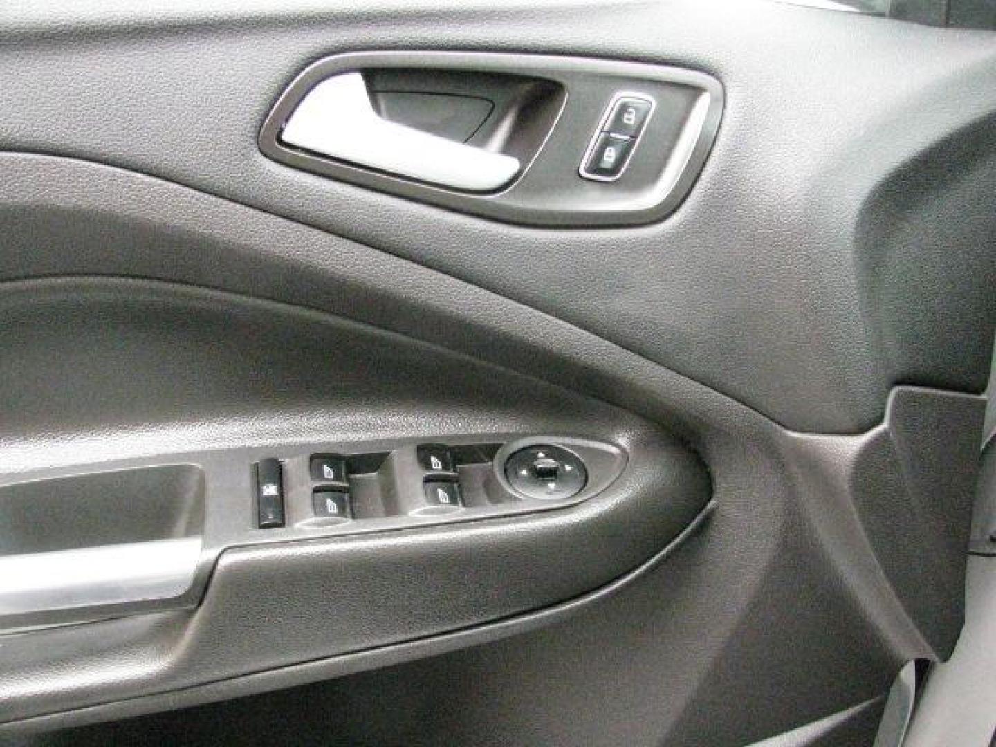 2016 Silver Ford Escape SE (1FMCU9G92GU) with an EcoBoost 2L I-4 gasoline direct injection engine, Automatic transmission, located at 2443 Albert Pike, Hot Springs, AR, 71913, (501) 623-6255, 34.492222, -93.109993 - Photo#10