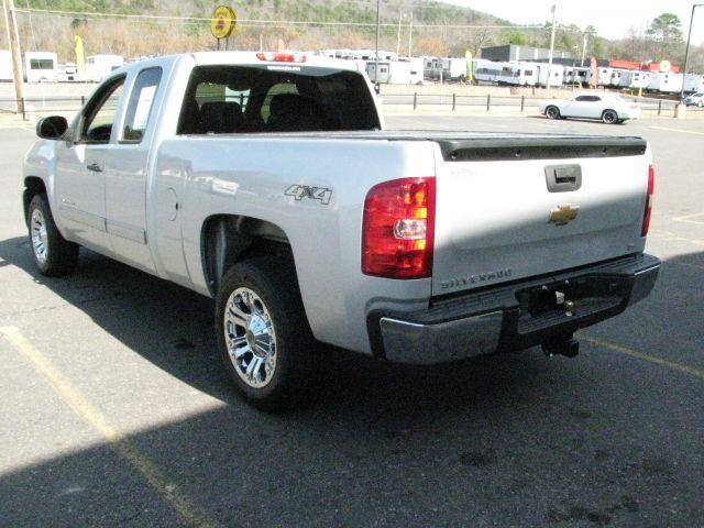 2013 Silver Chevrolet Silverado 1500 LS (1GCRKREA5DZ) with an Vortec 4.8L V-8 variable valve control engine, Automatic transmission, located at 2443 Albert Pike, Hot Springs, AR, 71913, (501) 623-6255, 34.492222, -93.109993 - Photo#3