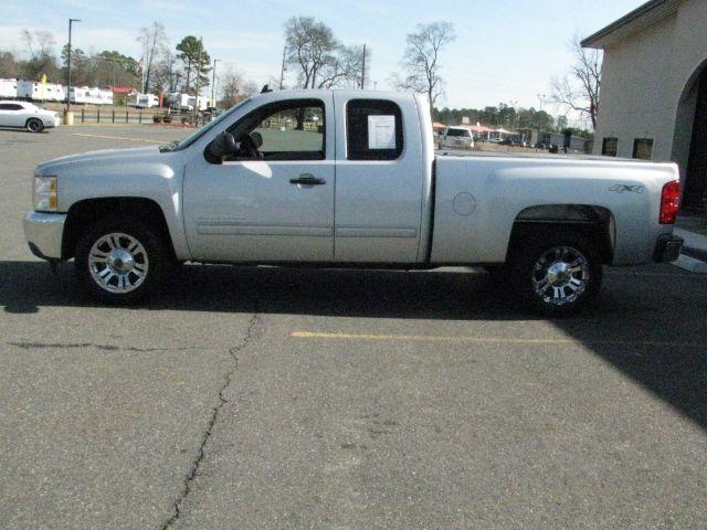 2013 Silver Chevrolet Silverado 1500 LS (1GCRKREA5DZ) with an Vortec 4.8L V-8 variable valve control engine, Automatic transmission, located at 2443 Albert Pike, Hot Springs, AR, 71913, (501) 623-6255, 34.492222, -93.109993 - Photo#4