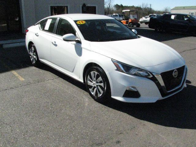 2019 White Nissan Altima 2.5 S (1N4BL4BV2KC) with an 2.5L I-4 gasoline direct injection engine, CVT transmission, located at 2443 Albert Pike, Hot Springs, AR, 71913, (501) 623-6255, 34.492222, -93.109993 - Photo#0