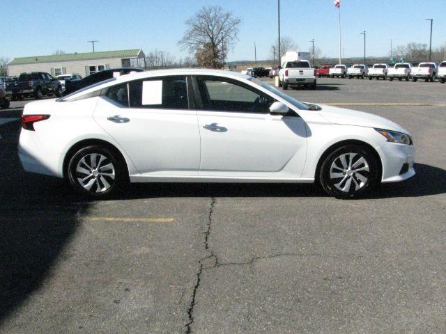 2019 White Nissan Altima 2.5 S (1N4BL4BV2KC) with an 2.5L I-4 gasoline direct injection engine, CVT transmission, located at 2443 Albert Pike, Hot Springs, AR, 71913, (501) 623-6255, 34.492222, -93.109993 - Photo#1