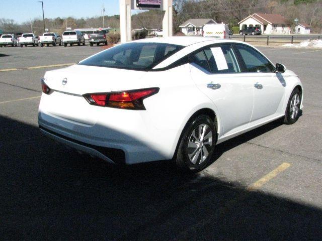 2019 White Nissan Altima 2.5 S (1N4BL4BV2KC) with an 2.5L I-4 gasoline direct injection engine, CVT transmission, located at 2443 Albert Pike, Hot Springs, AR, 71913, (501) 623-6255, 34.492222, -93.109993 - Photo#2