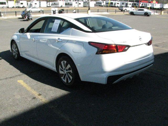 2019 White Nissan Altima 2.5 S (1N4BL4BV2KC) with an 2.5L I-4 gasoline direct injection engine, CVT transmission, located at 2443 Albert Pike, Hot Springs, AR, 71913, (501) 623-6255, 34.492222, -93.109993 - Photo#3