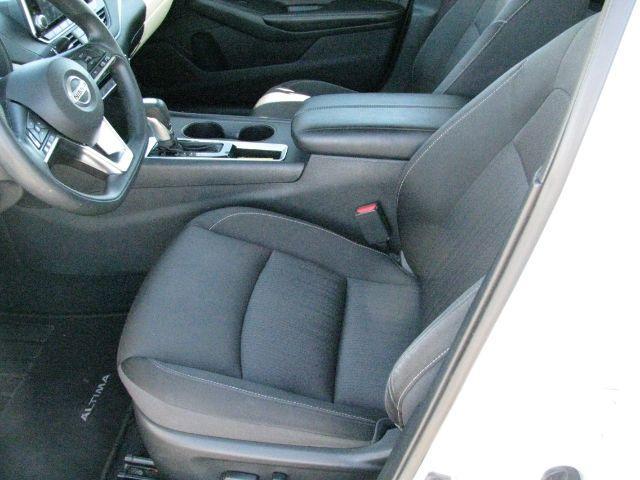 2019 White Nissan Altima 2.5 S (1N4BL4BV2KC) with an 2.5L I-4 gasoline direct injection engine, CVT transmission, located at 2443 Albert Pike, Hot Springs, AR, 71913, (501) 623-6255, 34.492222, -93.109993 - Photo#8