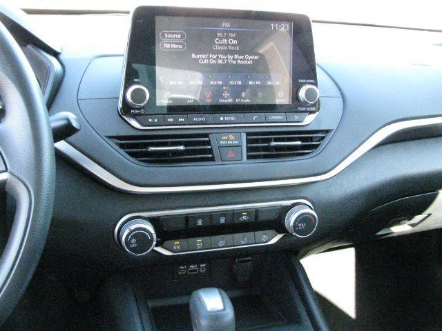 2019 White Nissan Altima 2.5 S (1N4BL4BV2KC) with an 2.5L I-4 gasoline direct injection engine, CVT transmission, located at 2443 Albert Pike, Hot Springs, AR, 71913, (501) 623-6255, 34.492222, -93.109993 - Photo#9