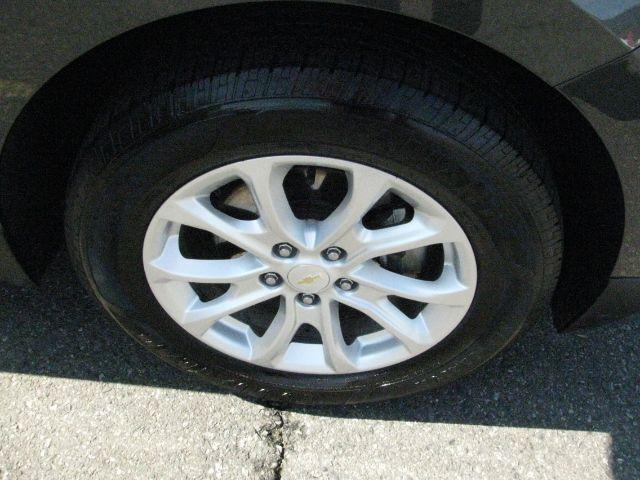 2018 Gray Chevrolet Equinox LT (2GNAXJEV1J6) with an 1.5L I-4 gasoline direct injection engine, Automatic transmission, located at 2443 Albert Pike, Hot Springs, AR, 71913, (501) 623-6255, 34.492222, -93.109993 - Photo#6