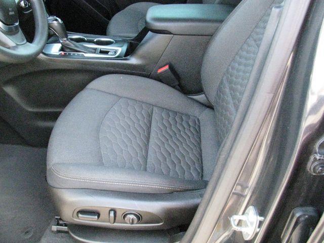 2018 Gray Chevrolet Equinox LT (2GNAXJEV1J6) with an 1.5L I-4 gasoline direct injection engine, Automatic transmission, located at 2443 Albert Pike, Hot Springs, AR, 71913, (501) 623-6255, 34.492222, -93.109993 - Photo#8