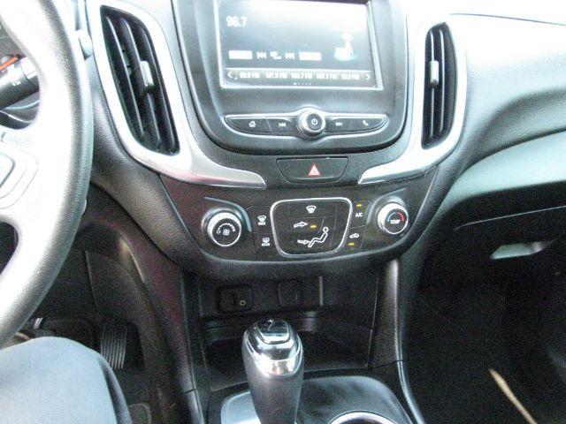 2018 Gray Chevrolet Equinox LT (2GNAXJEV1J6) with an 1.5L I-4 gasoline direct injection engine, Automatic transmission, located at 2443 Albert Pike, Hot Springs, AR, 71913, (501) 623-6255, 34.492222, -93.109993 - Photo#9