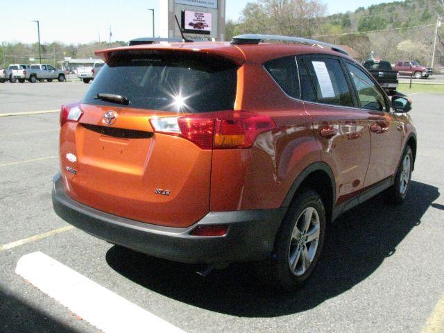 2015 Orange Toyota RAV4 XLE (JTMWFREV8FD) with an 2.5L I-4 DOHC engine, Automatic transmission, located at 2443 Albert Pike, Hot Springs, AR, 71913, (501) 623-6255, 34.492222, -93.109993 - Photo#3