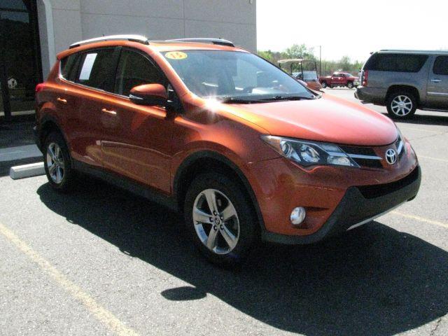 2015 Orange Toyota RAV4 XLE (JTMWFREV8FD) with an 2.5L I-4 DOHC engine, Automatic transmission, located at 2443 Albert Pike, Hot Springs, AR, 71913, (501) 623-6255, 34.492222, -93.109993 - Photo#5