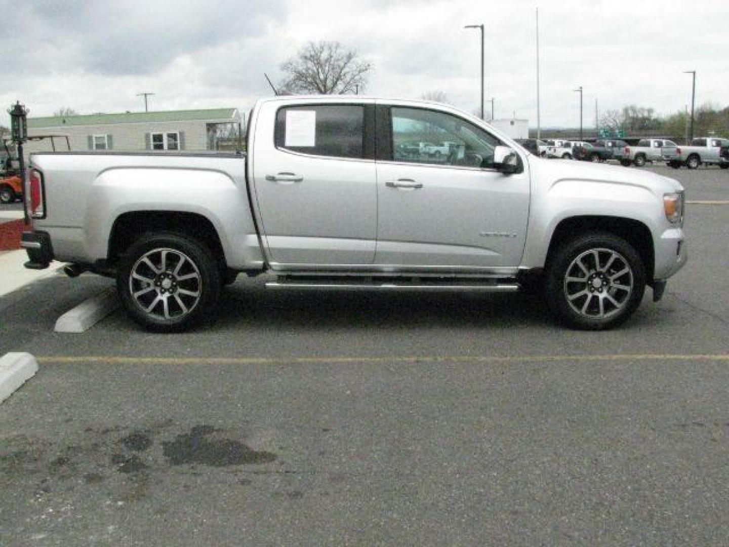 2018 Silver GMC Canyon Denali (1GTG6EEN9J1) with an 3.6L V-6 gasoline direct injection engine, Automatic transmission, located at 2443 Albert Pike, Hot Springs, AR, 71913, (501) 623-6255, 34.492222, -93.109993- Photo#4