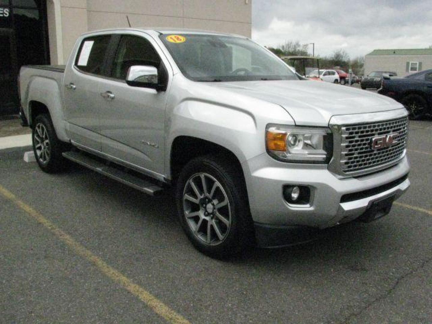 2018 Silver GMC Canyon Denali (1GTG6EEN9J1) with an 3.6L V-6 gasoline direct injection engine, Automatic transmission, located at 2443 Albert Pike, Hot Springs, AR, 71913, (501) 623-6255, 34.492222, -93.109993- Photo#5