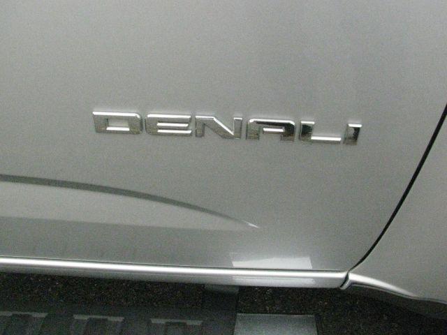 2018 Gray GMC Canyon Denali (1GTG6EEN9J1) with an 3.6L V-6 gasoline direct injection engine, Automatic transmission, located at 2443 Albert Pike, Hot Springs, AR, 71913, (501) 623-6255, 34.492222, -93.109993 - Photo#7