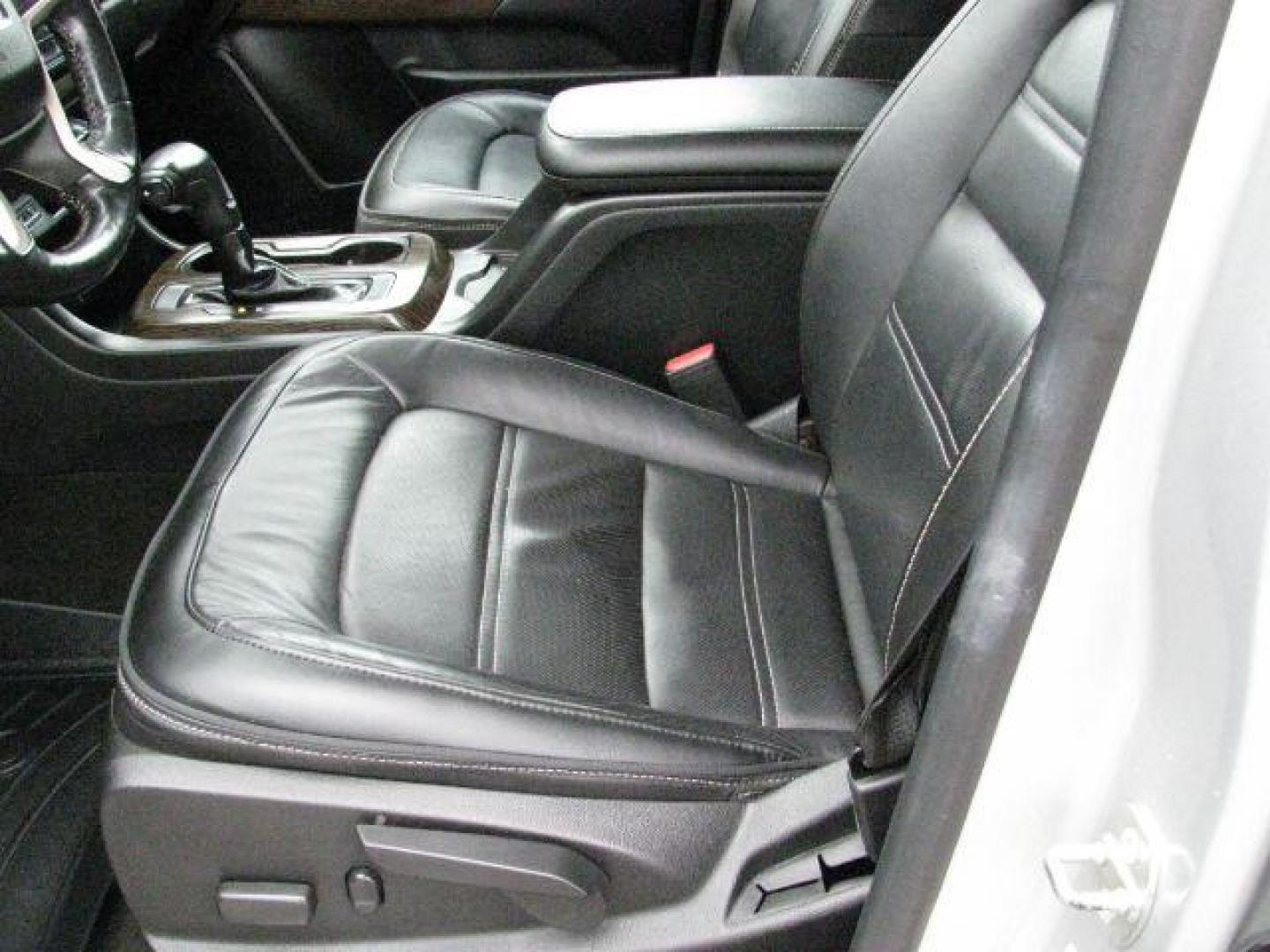 2018 Silver GMC Canyon Denali (1GTG6EEN9J1) with an 3.6L V-6 gasoline direct injection engine, Automatic transmission, located at 2443 Albert Pike, Hot Springs, AR, 71913, (501) 623-6255, 34.492222, -93.109993- Photo#9