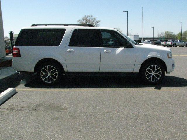 2016 White Ford Expedition EL XLT (1FMJK1HT6GE) with an EcoBoost 3.5L V-6 gasoline direct injection engine, Automatic transmission, located at 2443 Albert Pike, Hot Springs, AR, 71913, (501) 623-6255, 34.492222, -93.109993 - Photo#4