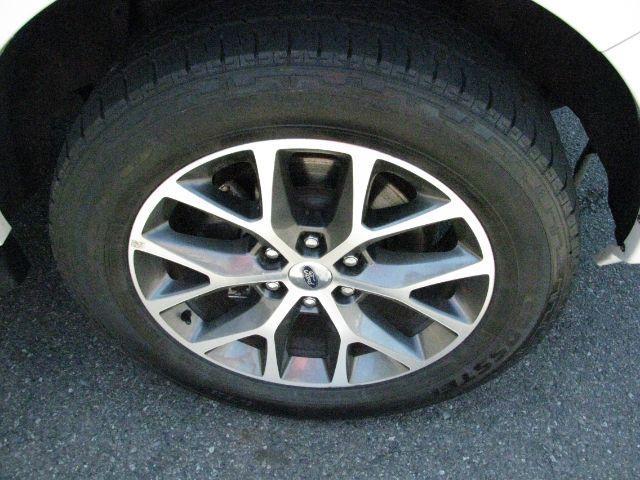 2016 White Ford Expedition EL XLT (1FMJK1HT6GE) with an EcoBoost 3.5L V-6 gasoline direct injection engine, Automatic transmission, located at 2443 Albert Pike, Hot Springs, AR, 71913, (501) 623-6255, 34.492222, -93.109993 - Photo#6