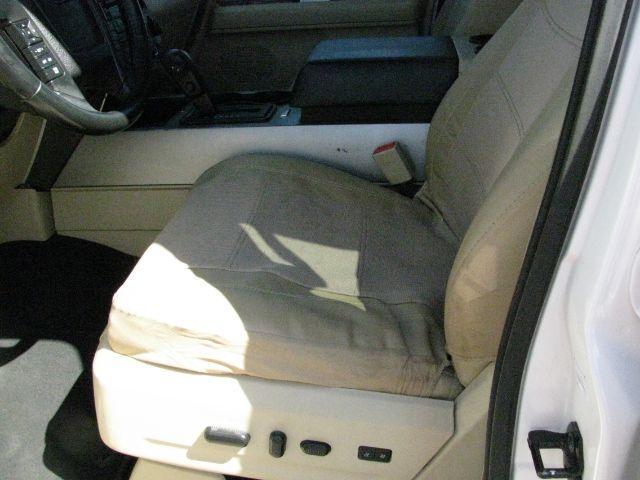 2016 White Ford Expedition EL XLT (1FMJK1HT6GE) with an EcoBoost 3.5L V-6 gasoline direct injection engine, Automatic transmission, located at 2443 Albert Pike, Hot Springs, AR, 71913, (501) 623-6255, 34.492222, -93.109993 - Photo#8