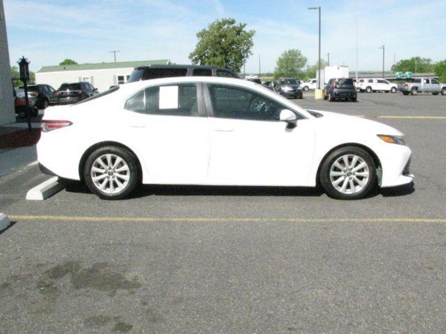 2018 White Toyota Camry LE (4T1B11HK1JU) with an 2.5L I-4 port/direct injection engine, Automatic transmission, located at 2443 Albert Pike, Hot Springs, AR, 71913, (501) 623-6255, 34.492222, -93.109993- Photo#1
