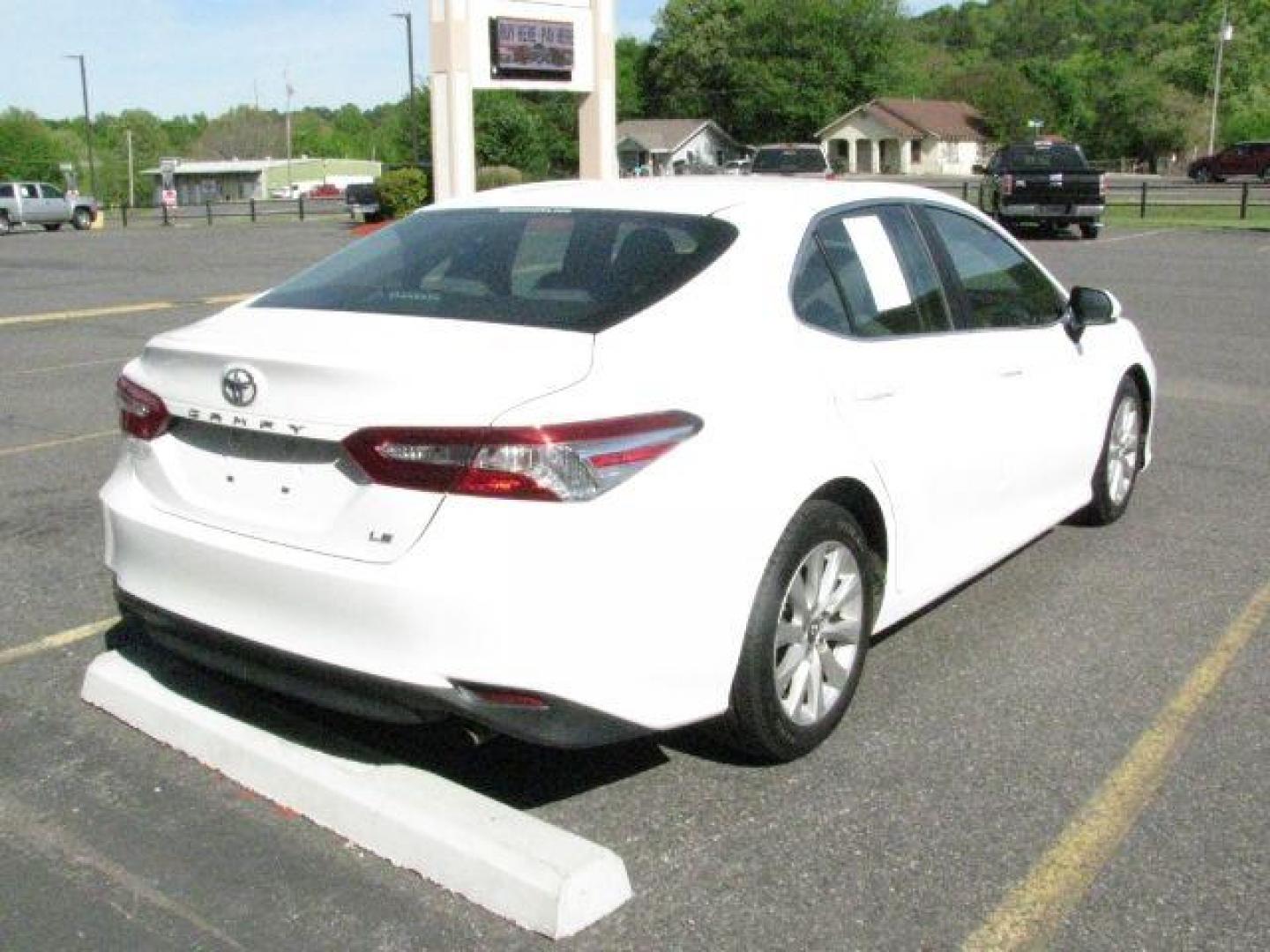 2018 White Toyota Camry LE (4T1B11HK1JU) with an 2.5L I-4 port/direct injection engine, Automatic transmission, located at 2443 Albert Pike, Hot Springs, AR, 71913, (501) 623-6255, 34.492222, -93.109993- Photo#2