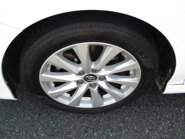 2018 White Toyota Camry LE (4T1B11HK1JU) with an 2.5L I-4 port/direct injection engine, Automatic transmission, located at 2443 Albert Pike, Hot Springs, AR, 71913, (501) 623-6255, 34.492222, -93.109993 - Photo#6