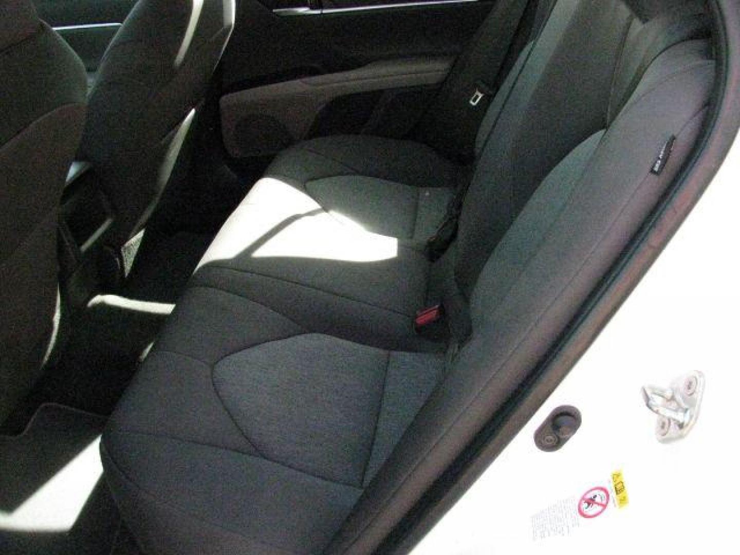 2018 White Toyota Camry LE (4T1B11HK1JU) with an 2.5L I-4 port/direct injection engine, Automatic transmission, located at 2443 Albert Pike, Hot Springs, AR, 71913, (501) 623-6255, 34.492222, -93.109993- Photo#7