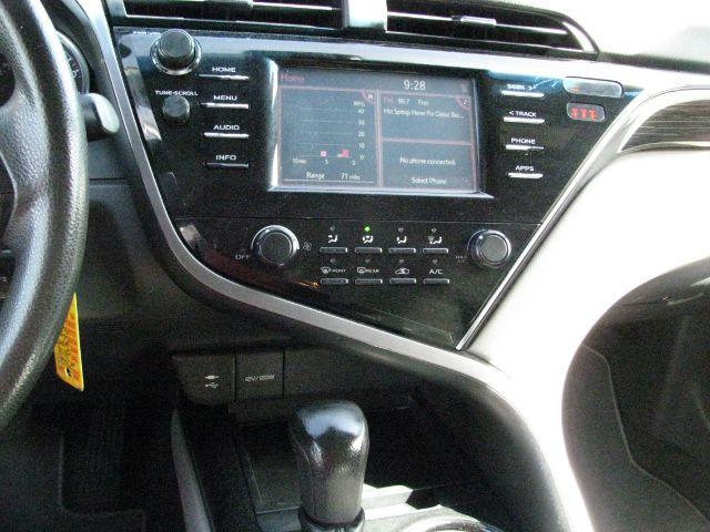 2018 White Toyota Camry LE (4T1B11HK1JU) with an 2.5L I-4 port/direct injection engine, Automatic transmission, located at 2443 Albert Pike, Hot Springs, AR, 71913, (501) 623-6255, 34.492222, -93.109993 - Photo#9