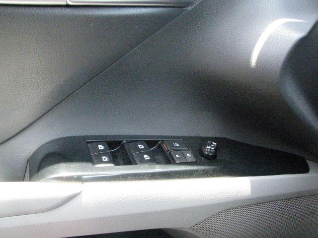 2018 White Toyota Camry LE (4T1B11HK1JU) with an 2.5L I-4 port/direct injection engine, Automatic transmission, located at 2443 Albert Pike, Hot Springs, AR, 71913, (501) 623-6255, 34.492222, -93.109993 - Photo#10