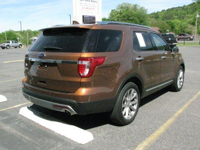 2017 Brown Ford Explorer Limited (1FM5K7F82HG) with an EcoBoost 2.3L I-4 gasoline direct injection engine, Automatic transmission, located at 2443 Albert Pike, Hot Springs, AR, 71913, (501) 623-6255, 34.492222, -93.109993 - Photo#2
