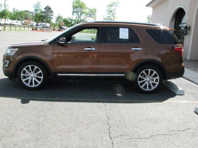 2017 Brown Ford Explorer Limited (1FM5K7F82HG) with an EcoBoost 2.3L I-4 gasoline direct injection engine, Automatic transmission, located at 2443 Albert Pike, Hot Springs, AR, 71913, (501) 623-6255, 34.492222, -93.109993 - Photo#4