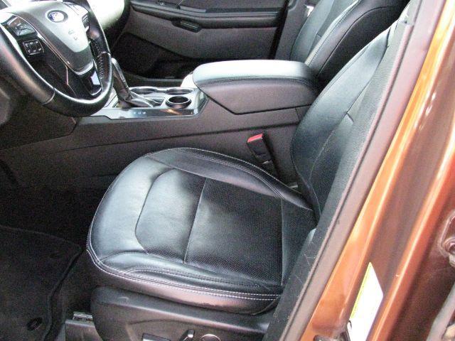 2017 Brown Ford Explorer Limited (1FM5K7F82HG) with an EcoBoost 2.3L I-4 gasoline direct injection engine, Automatic transmission, located at 2443 Albert Pike, Hot Springs, AR, 71913, (501) 623-6255, 34.492222, -93.109993 - Photo#8