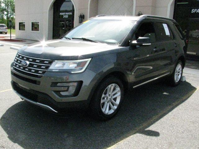 2017 Gray Ford Explorer XLT (1FM5K7D82HG) with an EcoBoost 2.3L I-4 gasoline direct injection engine, Automatic transmission, located at 2443 Albert Pike, Hot Springs, AR, 71913, (501) 623-6255, 34.492222, -93.109993 - Photo#5