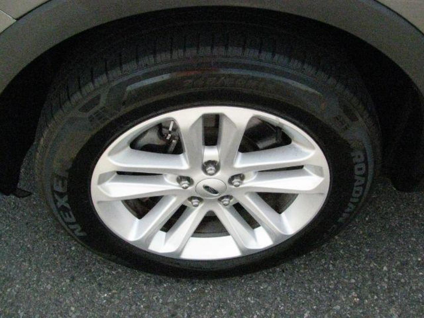 2017 Gray Ford Explorer XLT (1FM5K7D82HG) with an 3.5L engine, Automatic transmission, located at 2443 Albert Pike, Hot Springs, AR, 71913, (501) 623-6255, 34.492222, -93.109993- Photo#6