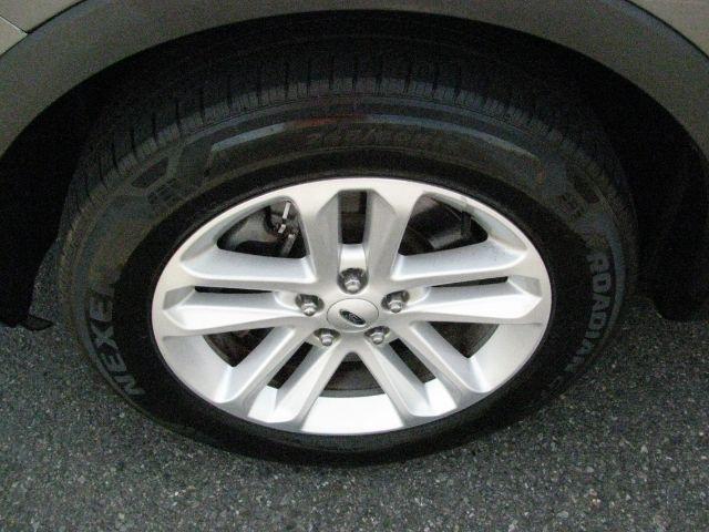 2017 Gray Ford Explorer XLT (1FM5K7D82HG) with an EcoBoost 2.3L I-4 gasoline direct injection engine, Automatic transmission, located at 2443 Albert Pike, Hot Springs, AR, 71913, (501) 623-6255, 34.492222, -93.109993 - Photo#6