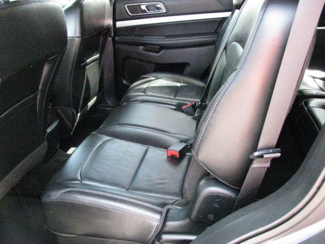 2017 Gray Ford Explorer XLT (1FM5K7D82HG) with an EcoBoost 2.3L I-4 gasoline direct injection engine, Automatic transmission, located at 2443 Albert Pike, Hot Springs, AR, 71913, (501) 623-6255, 34.492222, -93.109993 - Photo#7