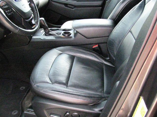 2017 Gray Ford Explorer XLT (1FM5K7D82HG) with an EcoBoost 2.3L I-4 gasoline direct injection engine, Automatic transmission, located at 2443 Albert Pike, Hot Springs, AR, 71913, (501) 623-6255, 34.492222, -93.109993 - Photo#8