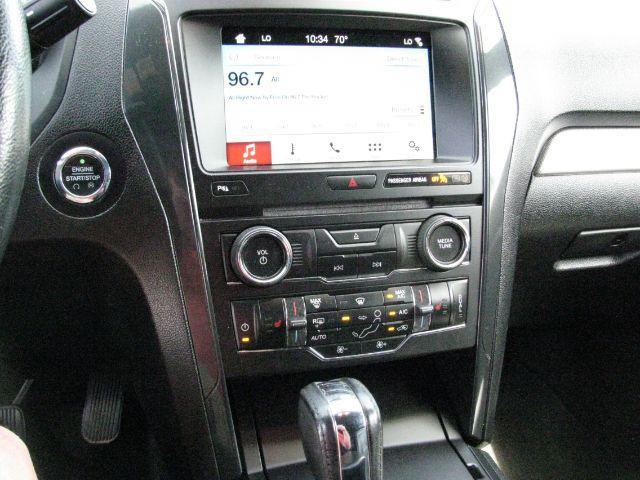 2017 Gray Ford Explorer XLT (1FM5K7D82HG) with an EcoBoost 2.3L I-4 gasoline direct injection engine, Automatic transmission, located at 2443 Albert Pike, Hot Springs, AR, 71913, (501) 623-6255, 34.492222, -93.109993 - Photo#9