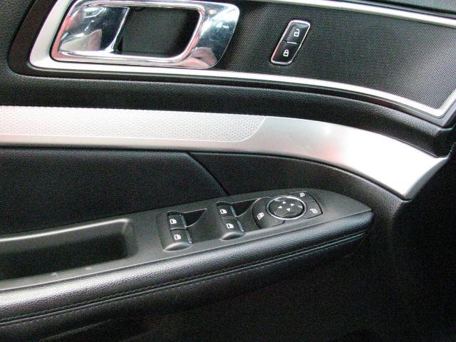 2017 Gray Ford Explorer XLT (1FM5K7D82HG) with an EcoBoost 2.3L I-4 gasoline direct injection engine, Automatic transmission, located at 2443 Albert Pike, Hot Springs, AR, 71913, (501) 623-6255, 34.492222, -93.109993 - Photo#10